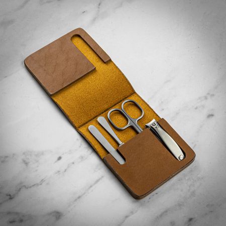 MÜHLE Manicure Set in Tan Leather Pouch