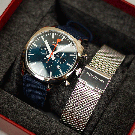 Mondaine Grand Cushion - Blue Dial / Blue Vg Leather Strap + Stainless Steel Strap / 41mm